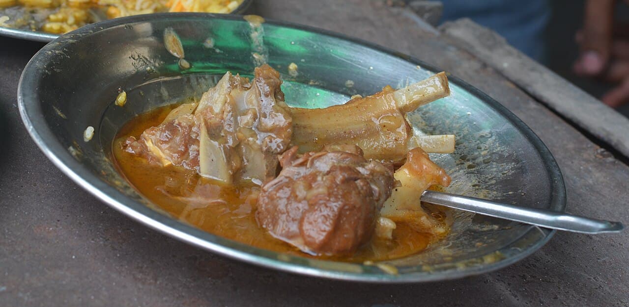 Mutton Qorma Calories: Per Plate, 100g and With Naan — CalsFlow guide cover