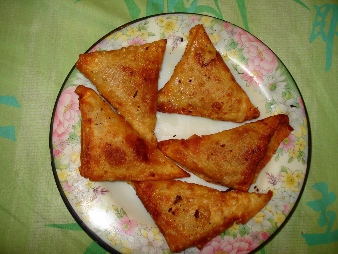 Samosa Calories: Per Piece, Per 100g & Why Sources Disagree — CalsFlow guide cover